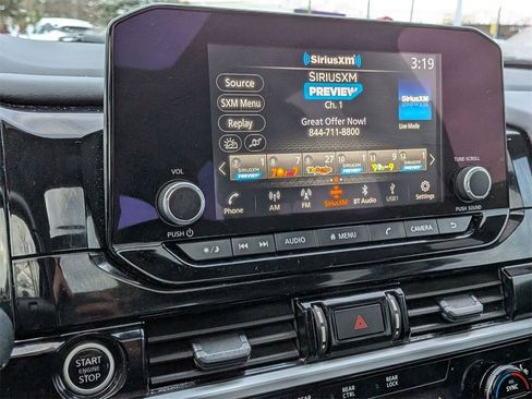 Used 2024 Nissan Pathfinder SV w/ SV Premium Package image 14