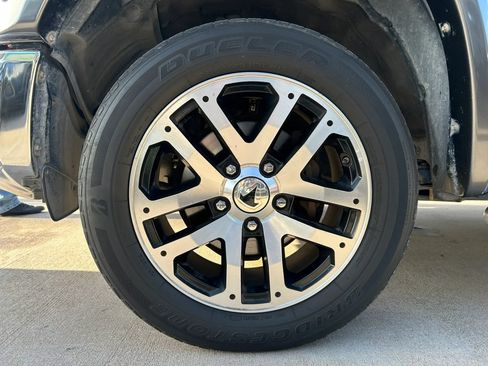 Used 2016 Toyota Tundra SR5 w/ SR5 Upgrade Package RWD image 28