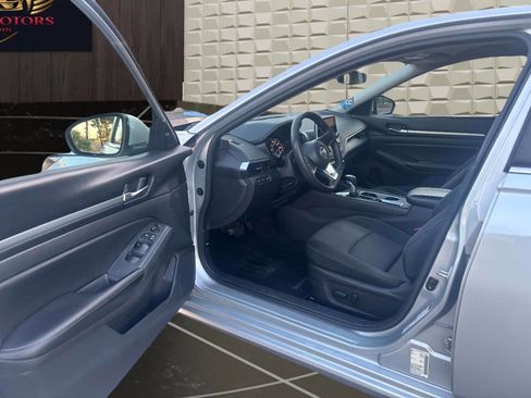 Used 2022 Nissan Altima 2.5 SV FWD image 9