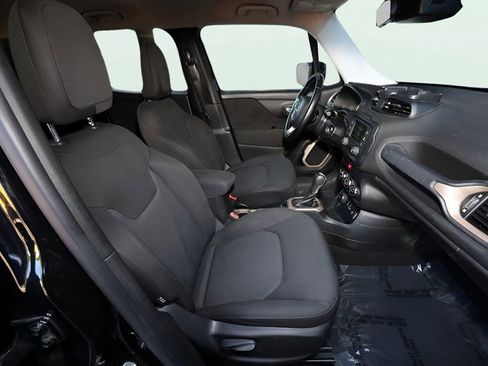 Used 2017 Jeep Renegade Latitude image 12