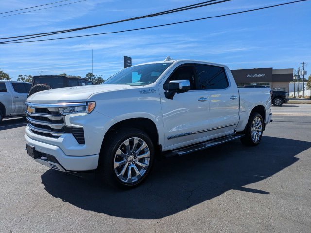 Used 2024 Chevrolet Silverado 1500 High Country w/ Technology Package AWD/4WD image 9
