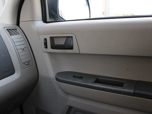 Used 2010 Ford Escape XLS AWD/4WD image 20