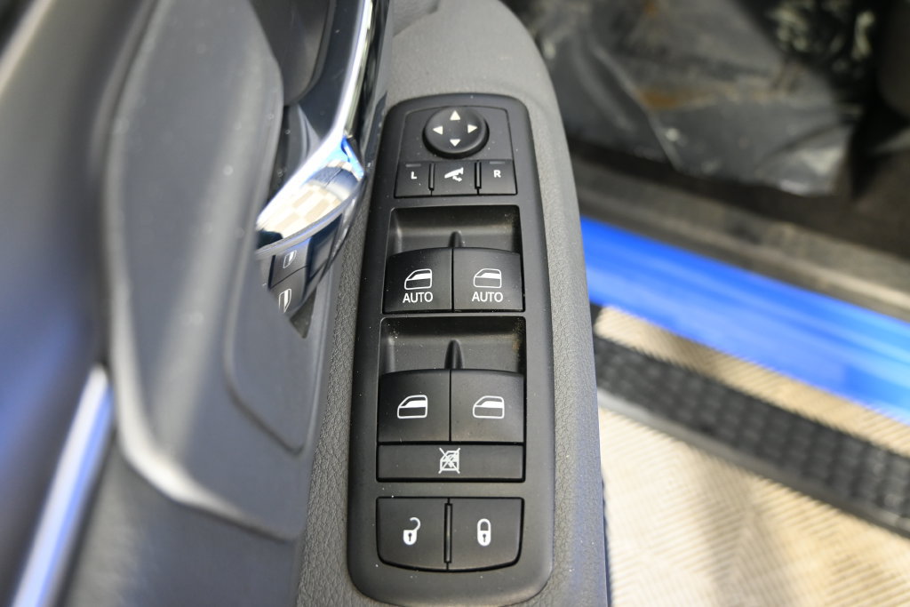 Used 2018 RAM 1500 SLT AWD/4WD image 20