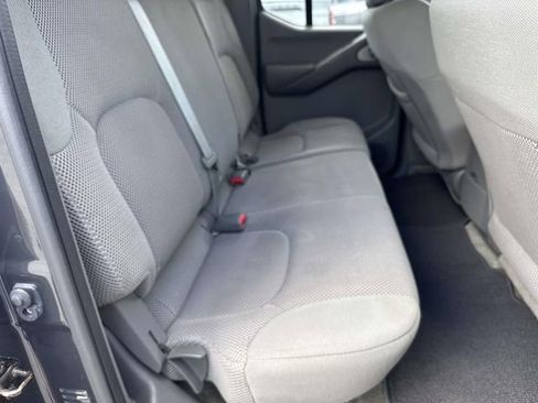 Used 2015 Nissan Frontier SV RWD image 12