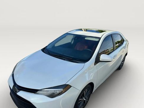 Used 2017 Toyota Corolla SE image 32