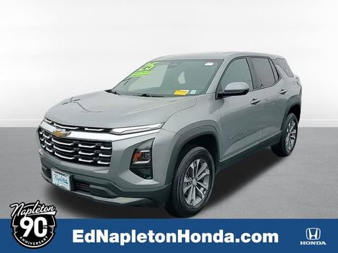 Used 2025 Chevrolet Equinox LT image 1