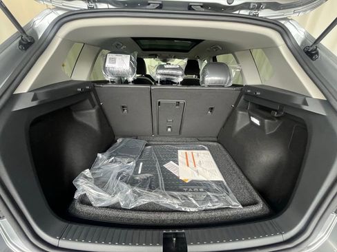 New 2025 Volkswagen Taos SE image 28