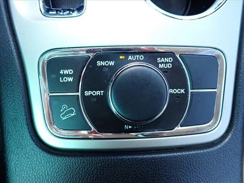 Used 2012 Jeep Grand Cherokee Laredo AWD/4WD image 19