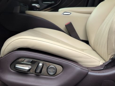 Used 2019 Lexus LS 500h RWD image 5
