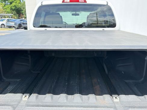 Used 2010 Nissan Frontier SE RWD image 27