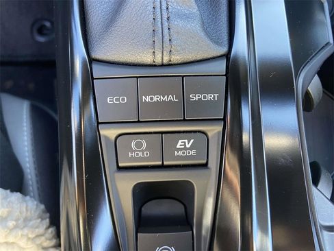 Used 2025 Toyota Camry SE w/ Convenience Package image 24