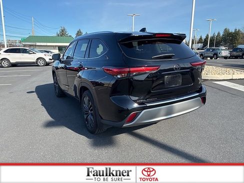 Certified 2021 Toyota Highlander Platinum image 10
