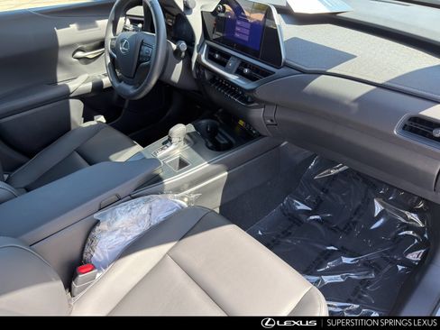 Used 2026 Lexus UX 300h FWD image 32