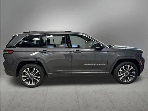 Used 2023 Jeep Grand Cherokee Overland w/ Luxury Tech Group IV AWD/4WD image 6