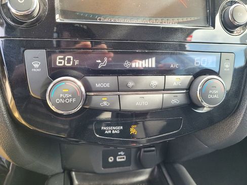 Used 2018 Nissan Rogue SV image 14