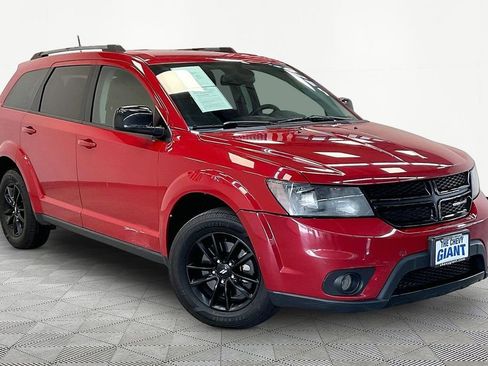 Used 2019 Dodge Journey SE w/ Connectivity Group FWD image 3