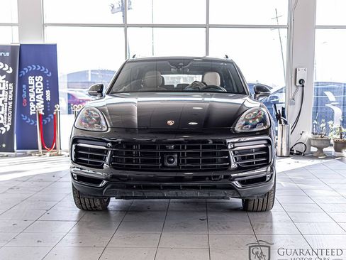 Used 2022 Porsche Cayenne image 2