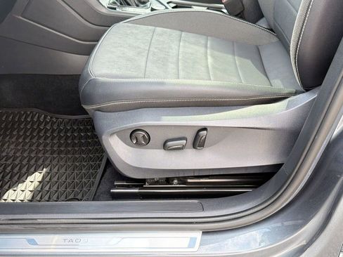 Certified 2022 Volkswagen Taos SE image 13