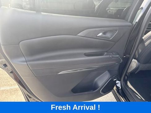 Used 2024 Chevrolet Traverse RS FWD image 16