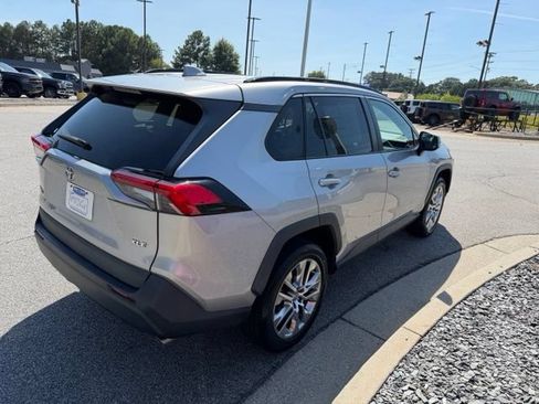 Used 2020 Toyota RAV4 XLE Premium FWD image 8