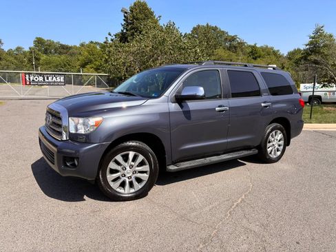 Used 2010 Toyota Sequoia Limited AWD/4WD image 2