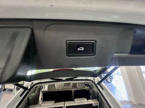 Used 2019 Volkswagen Atlas SEL R-Line image 19