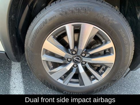 Used 2025 Nissan Pathfinder SL AWD/4WD image 36
