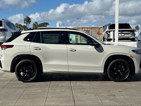 New 2026 Volkswagen Tiguan SE R-Line image 4