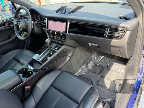 Certified 2023 Porsche Macan AWD/4WD image 23