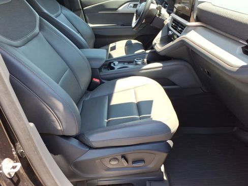 Used 2026 Ford Explorer Active w/ Active Comfort Package AWD/4WD image 8