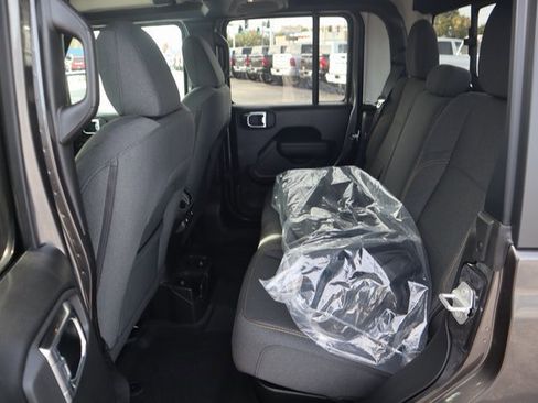 New 2025 Jeep Gladiator Sport image 14