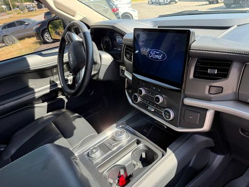 Used 2024 Ford Expedition Max XLT AWD/4WD image 3