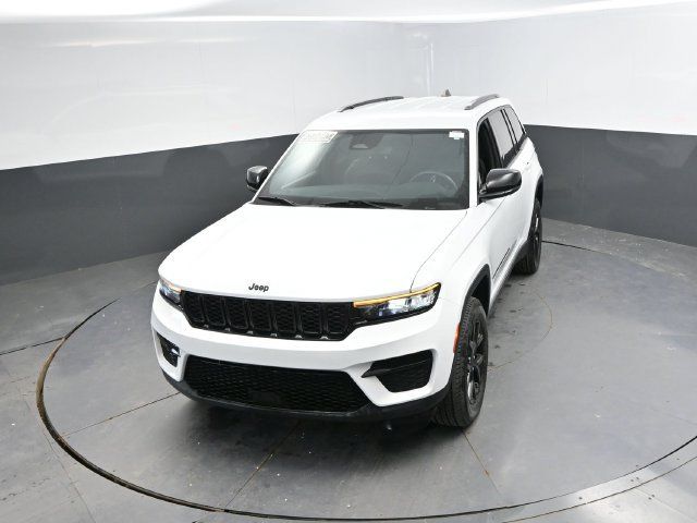 Used 2024 Jeep Grand Cherokee Altitude AWD/4WD image 42