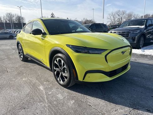 Used 2025 Ford Mustang Mach-E Select w/ Comfort Package Lite image 4