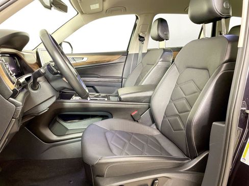 Used 2024 Volkswagen Atlas SE AWD/4WD image 5