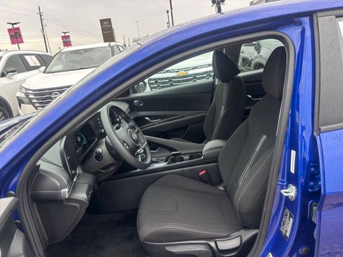 Used 2026 Hyundai Elantra Hybrid FWD image 25