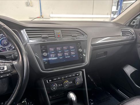 Used 2018 Volkswagen Tiguan SEL Premium AWD/4WD image 12