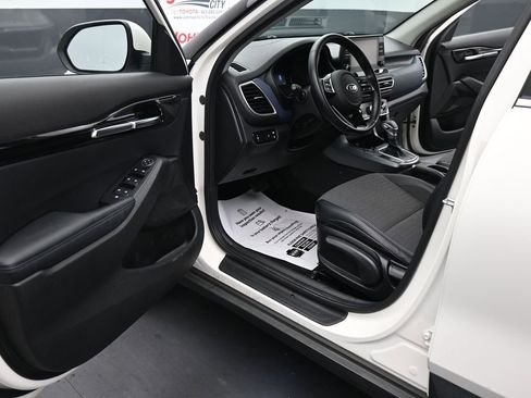 Used 2021 Kia Seltos S FWD image 16