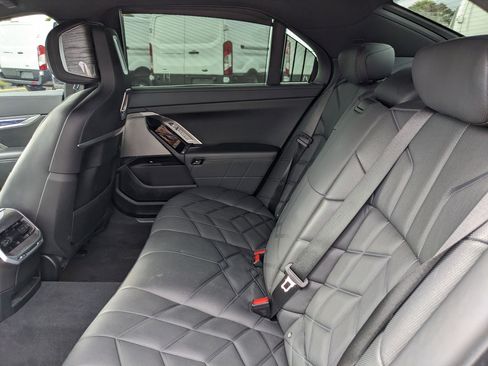 Used 2025 BMW 740i 740i image 18