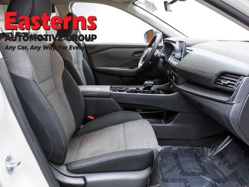 Used 2022 Nissan Rogue S image 24