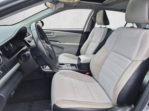 Used 2016 Toyota Camry SE w/ Moonroof Package FWD image 17