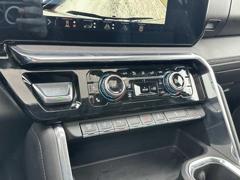 Used 2025 GMC Sierra 3500 Denali w/ Technology Package AWD/4WD image 27