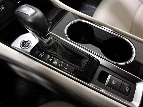 Used 2021 Nissan Altima 2.5 SV w/ SV Premium Package image 26