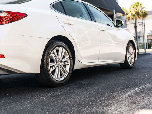 Used 2014 Lexus ES 350 w/ Premium Package FWD image 6