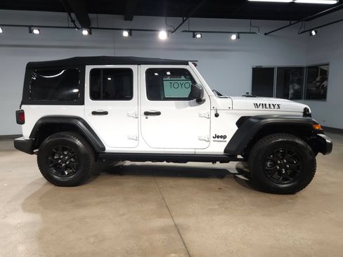 Used 2022 Jeep Wrangler Unlimited Sport AWD/4WD image 8
