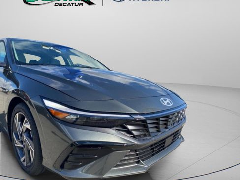 New 2026 Hyundai Elantra Limited FWD image 3