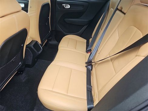 Used 2020 Volvo XC40 T5 Momentum w/ Protection Package Premier image 33