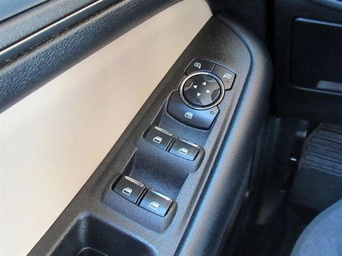 Used 2021 Ford Edge SE image 26