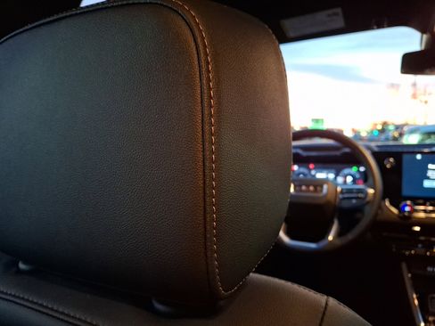 Used 2024 GMC Canyon Elevation w/ Elevation Premium Package image 13