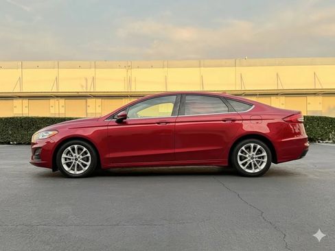 Used 2020 Ford Fusion SE FWD image 7